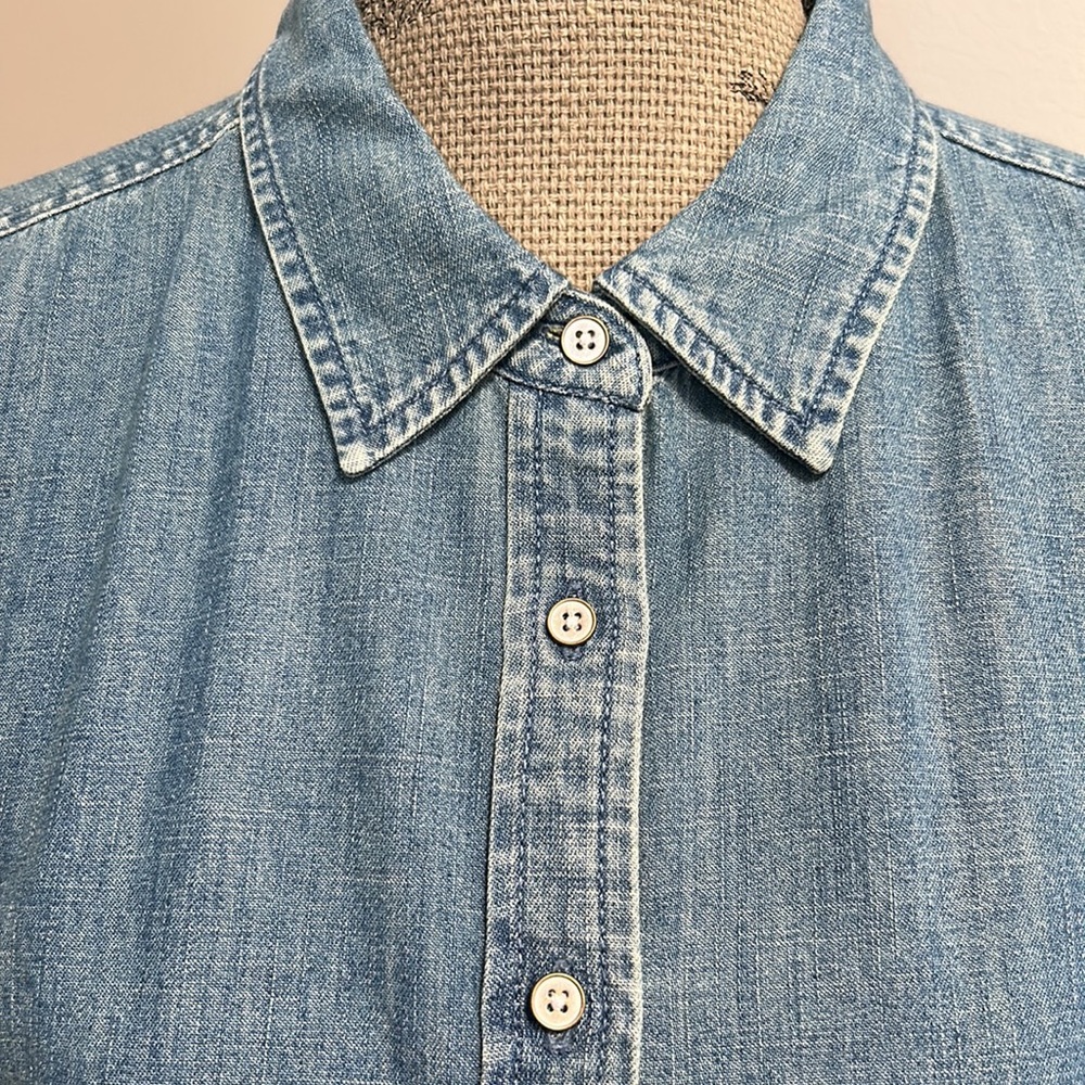 Talbots LS Sz Medium Button Front 100% Cotton Classic Tailored Blue Denim Shirt - Picture 3 of 10
